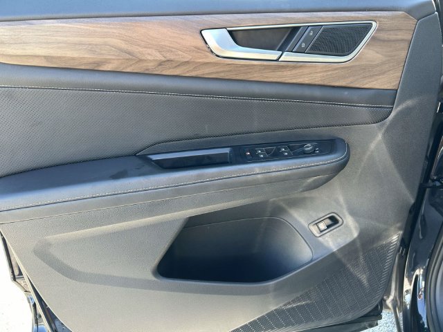 Used 2025 Volkswagen Atlas SE FWD image 15