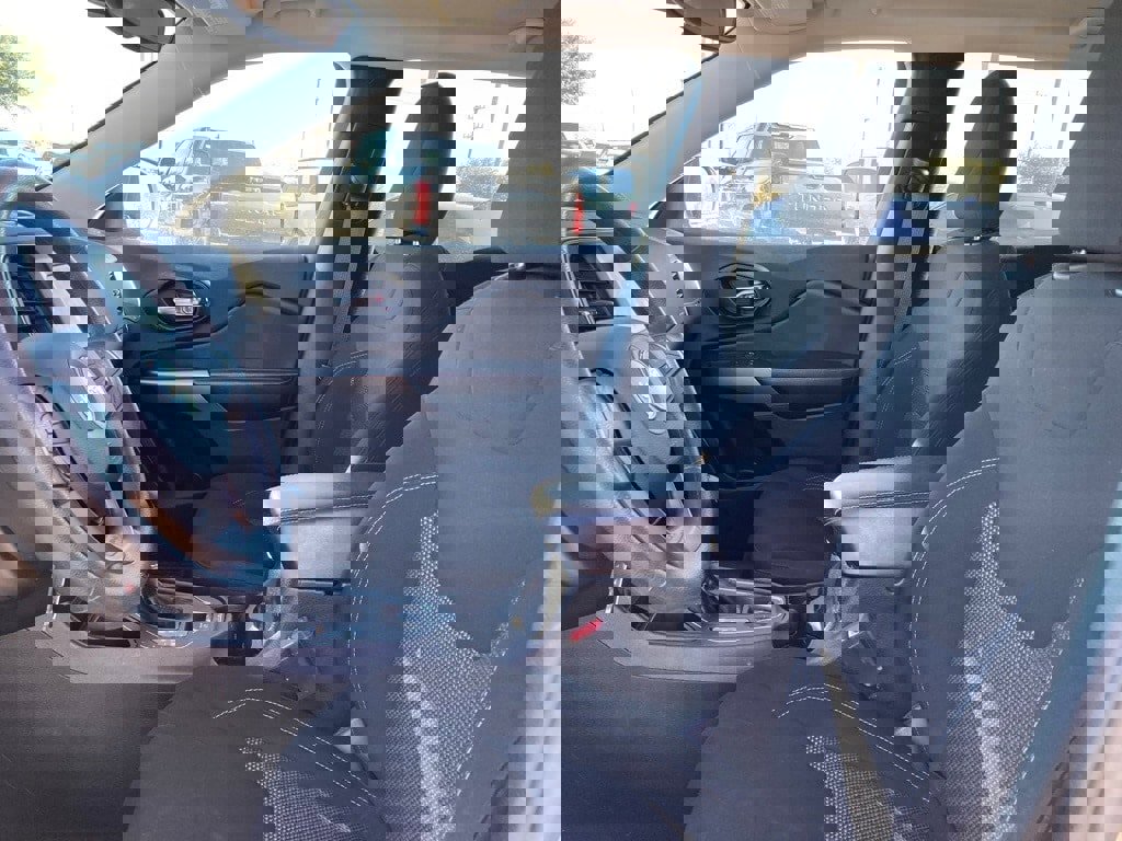 Used 2021 Jeep Cherokee Latitude image 10