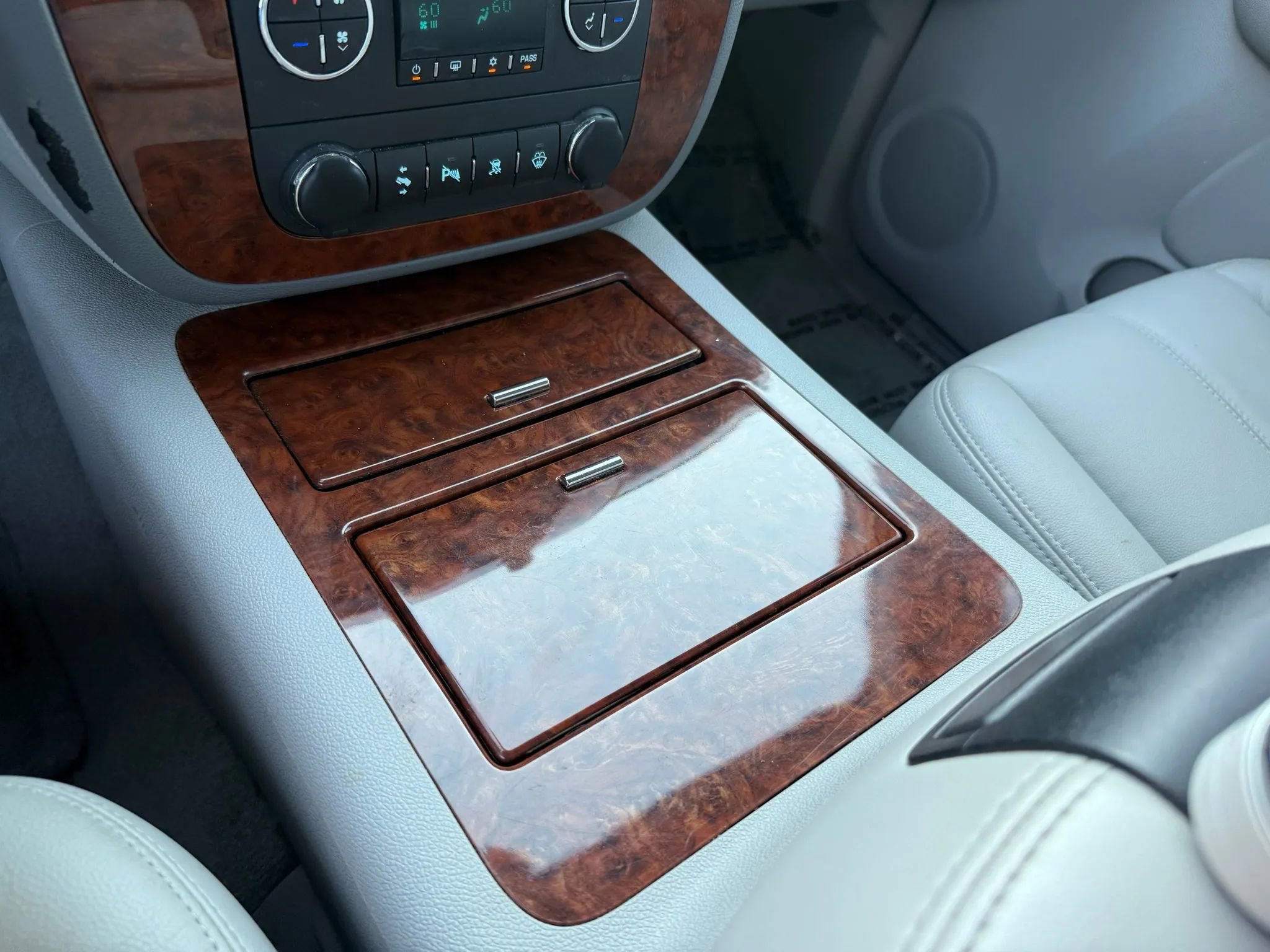 Used 2008 Chevrolet Suburban LTZ w/ LTZ Preferred Equipment Group image 19