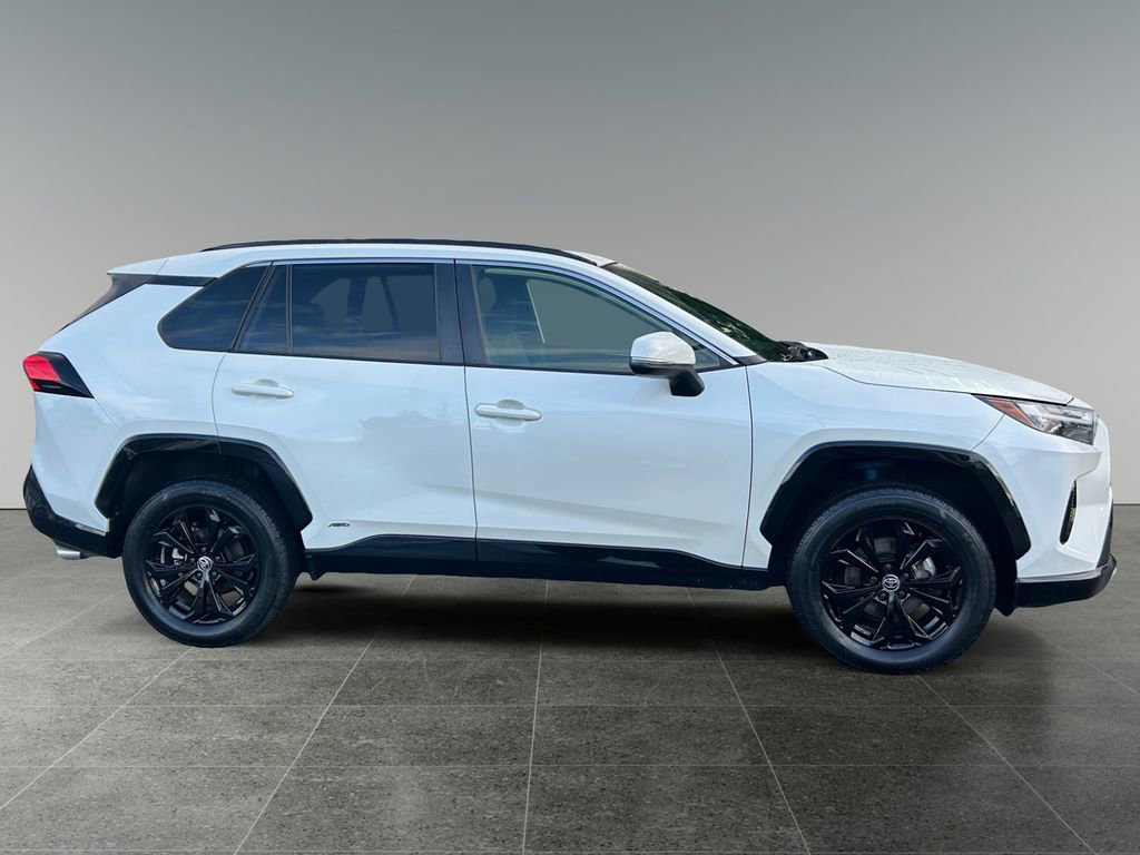Used 2022 Toyota RAV4 SE image 8