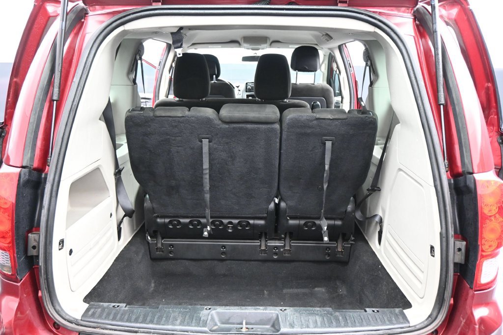 Used 2015 Dodge Grand Caravan American Value Package FWD image 24