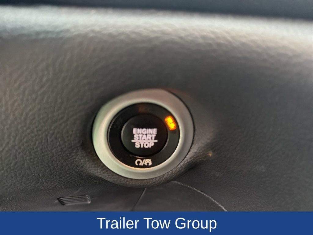 Used 2023 Chrysler Pacifica Limited w/ Uconnect Theater Family Group image 32