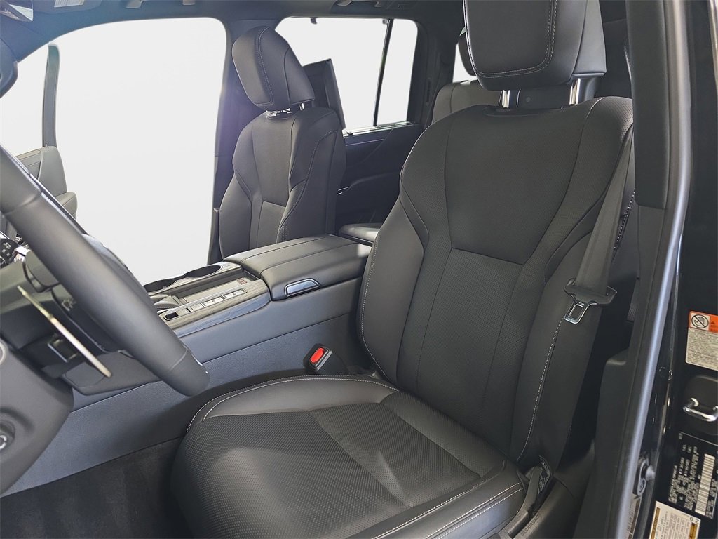 Certified 2025 Lexus LX 600 4WD w/ Luxury Package image 18