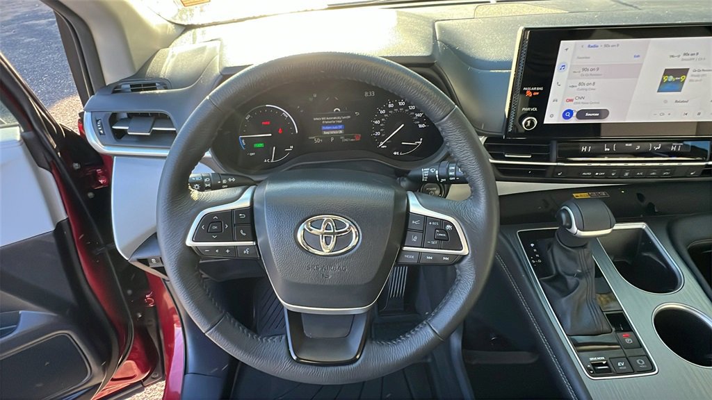 Used 2025 Toyota Sienna XLE image 24