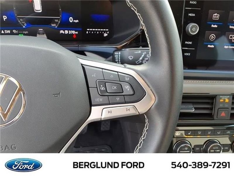 Used 2024 Volkswagen Taos SE image 22