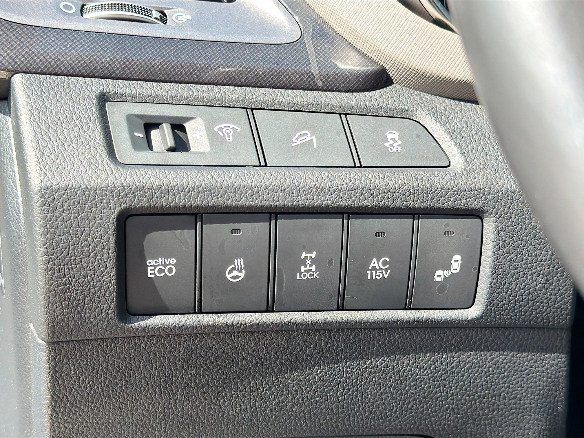 Used 2016 Hyundai Santa Fe Limited w/ Option Group 04 image 32