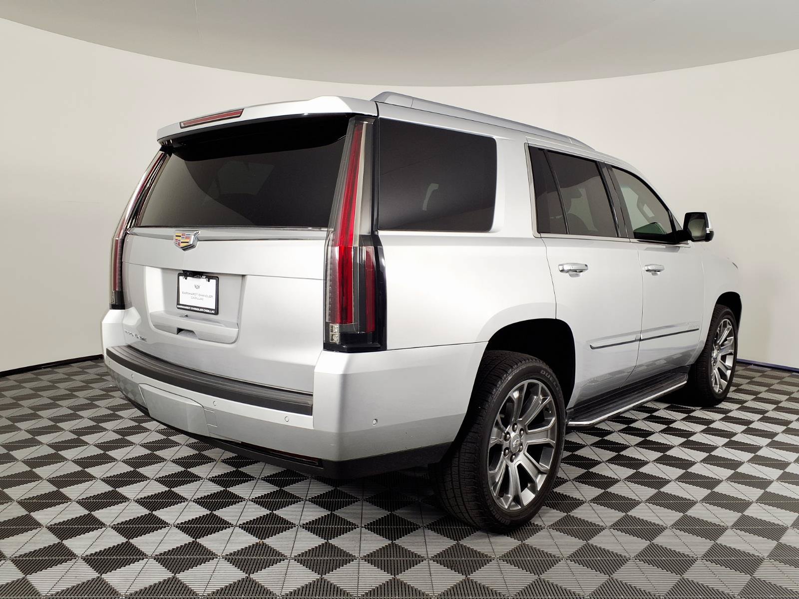 Used 2020 Cadillac Escalade Luxury RWD image 4