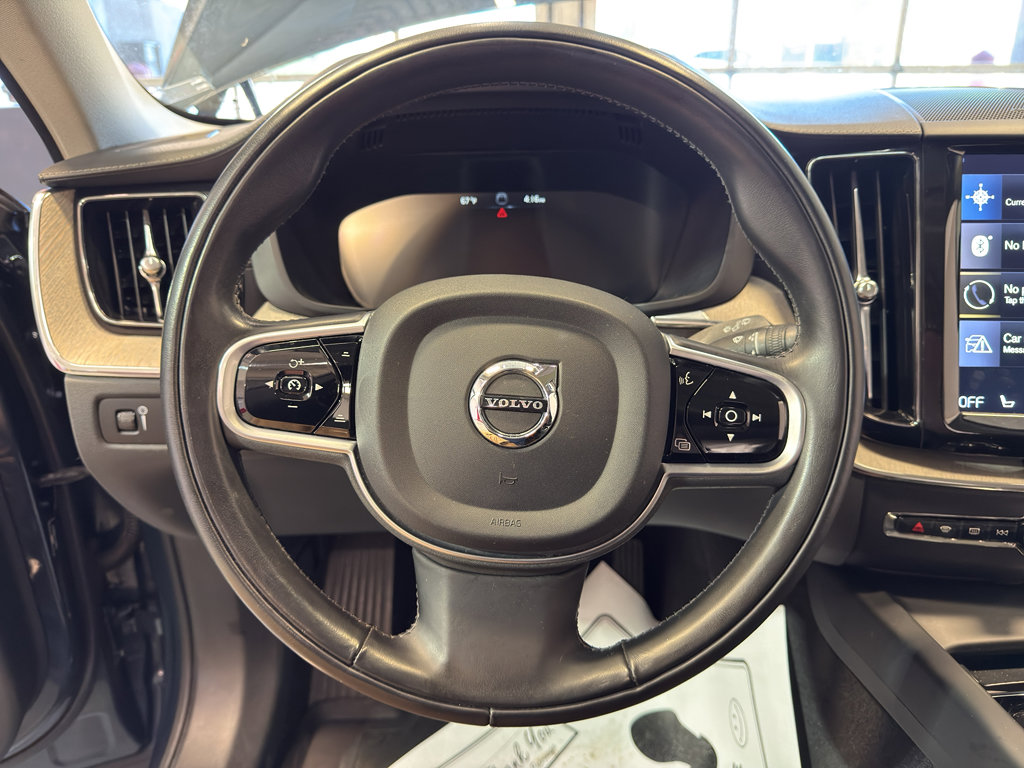 Used 2020 Volvo XC60 T5 Inscription image 16