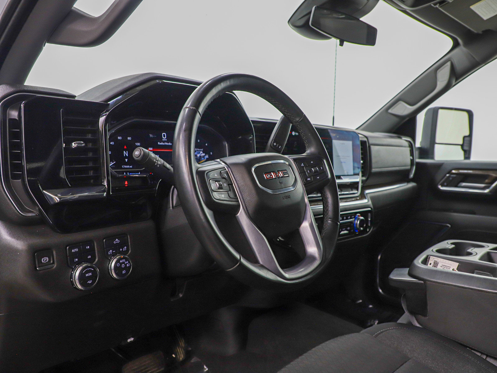 Used 2024 GMC Sierra 3500 SLE image 17