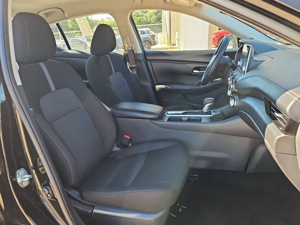 Used 2025 Nissan Sentra SV FWD image 31