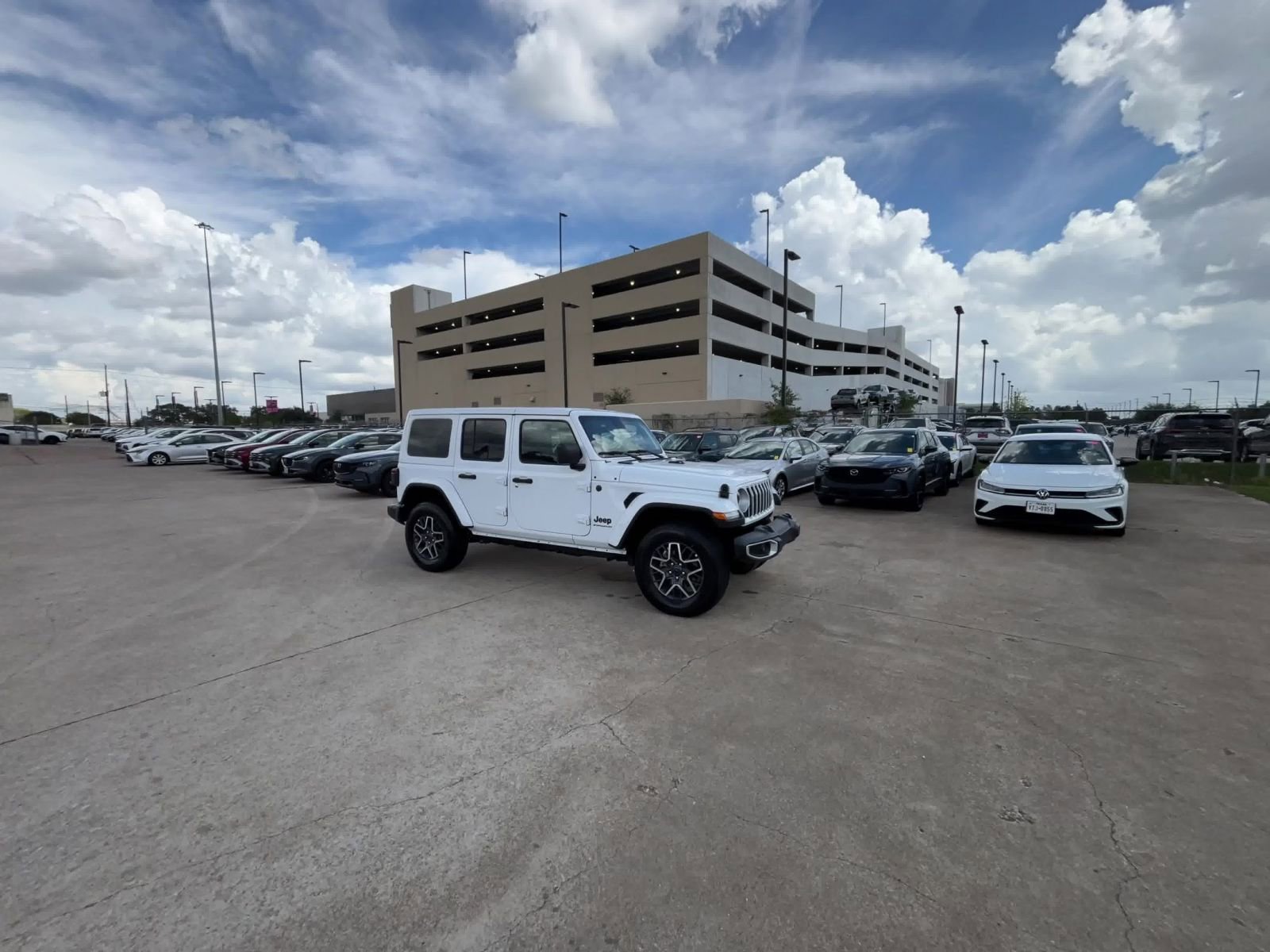 Used 2025 Jeep Wrangler Sahara image 12