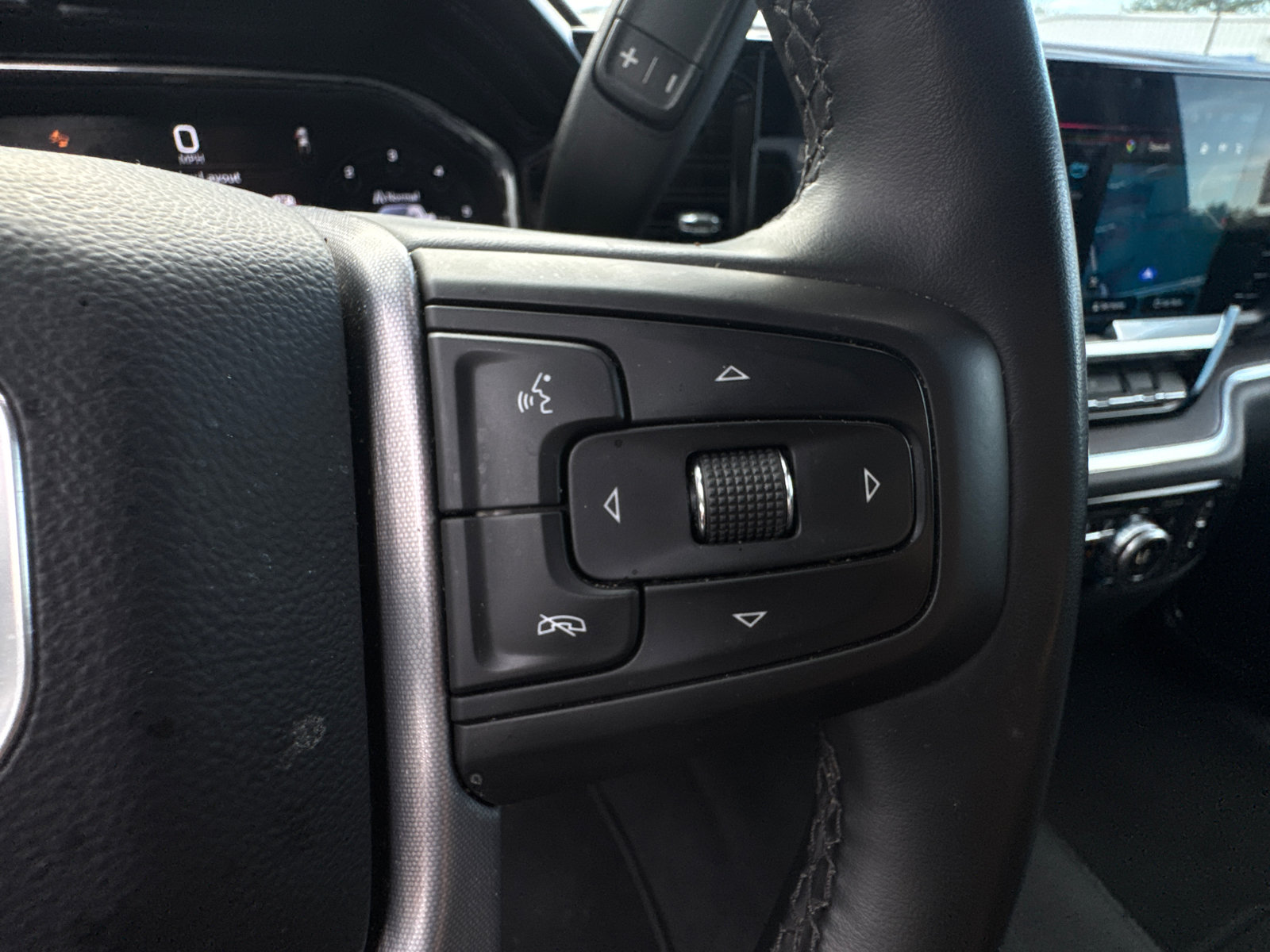 Used 2025 GMC Sierra 1500 SLT AWD/4WD image 33