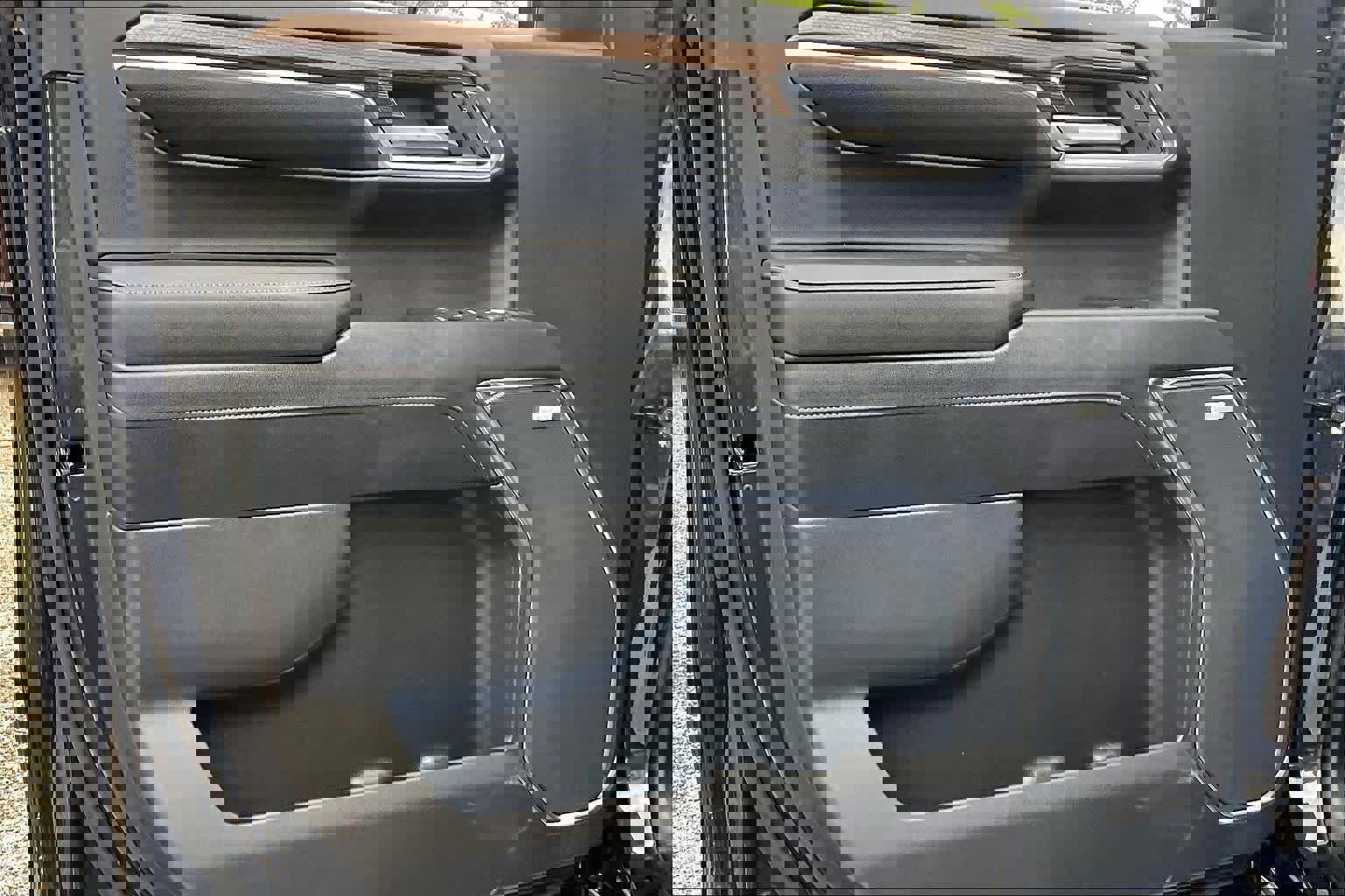 Used 2024 Chevrolet Silverado 1500 LT Trail Boss w/ LT Trail Boss Premium Package AWD/4WD image 22