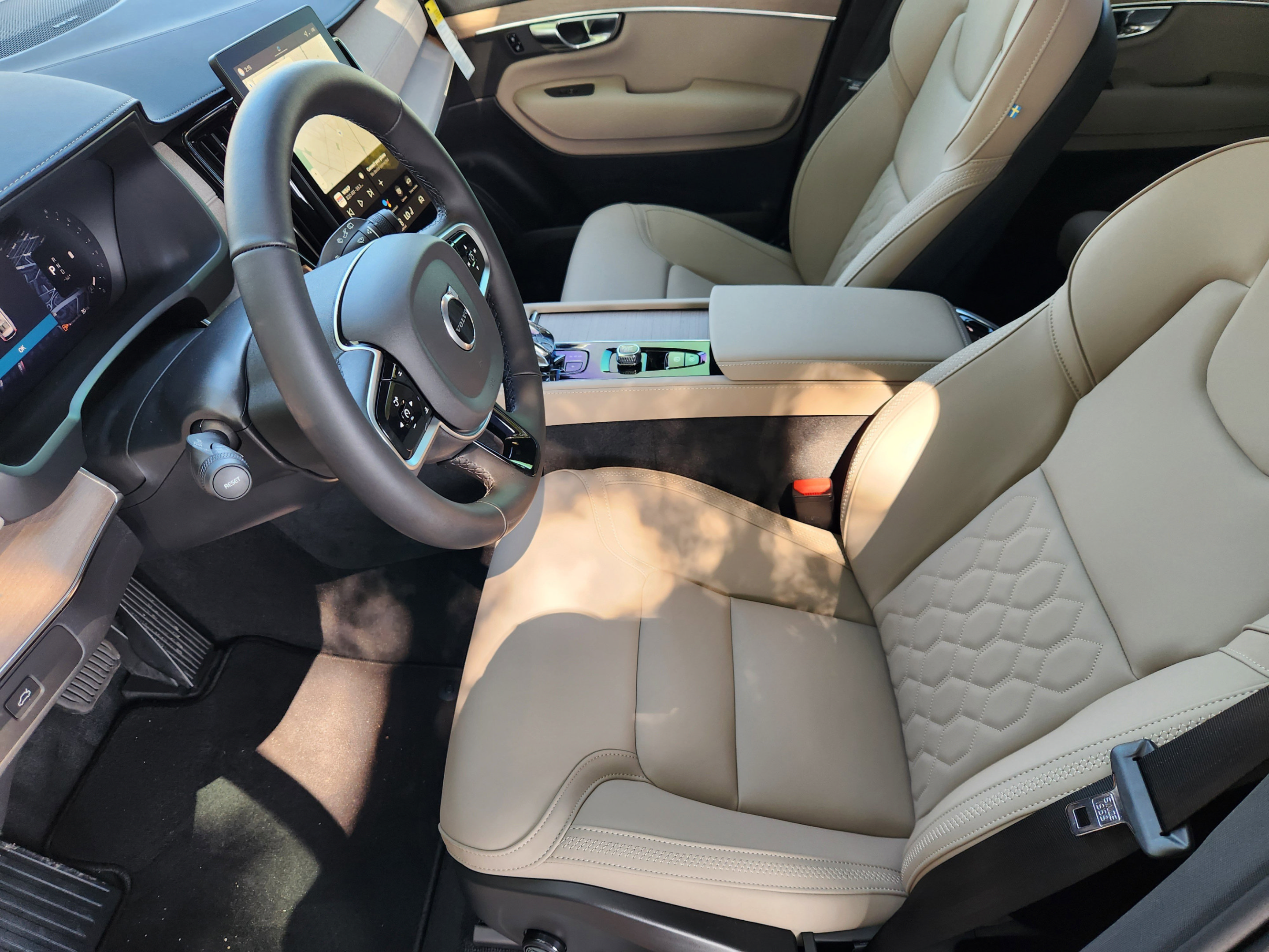 Used 2026 Volvo XC90 B6 Plus w/ Protection Package Premier AWD/4WD image 9