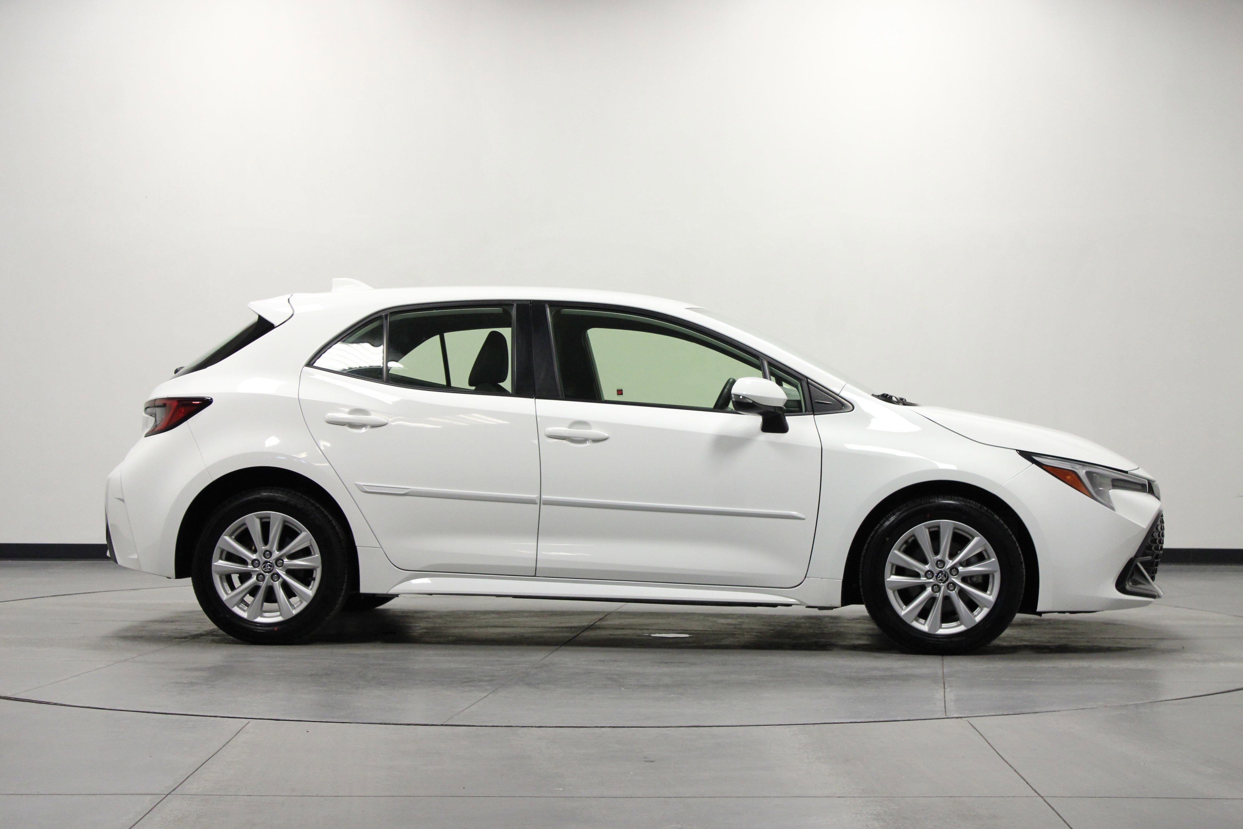 Used 2023 Toyota Corolla SE image 3