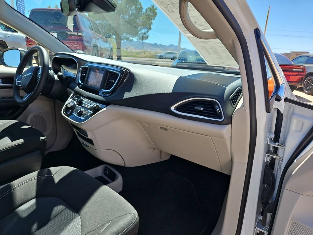 Used 2024 Chrysler Voyager LX FWD image 23