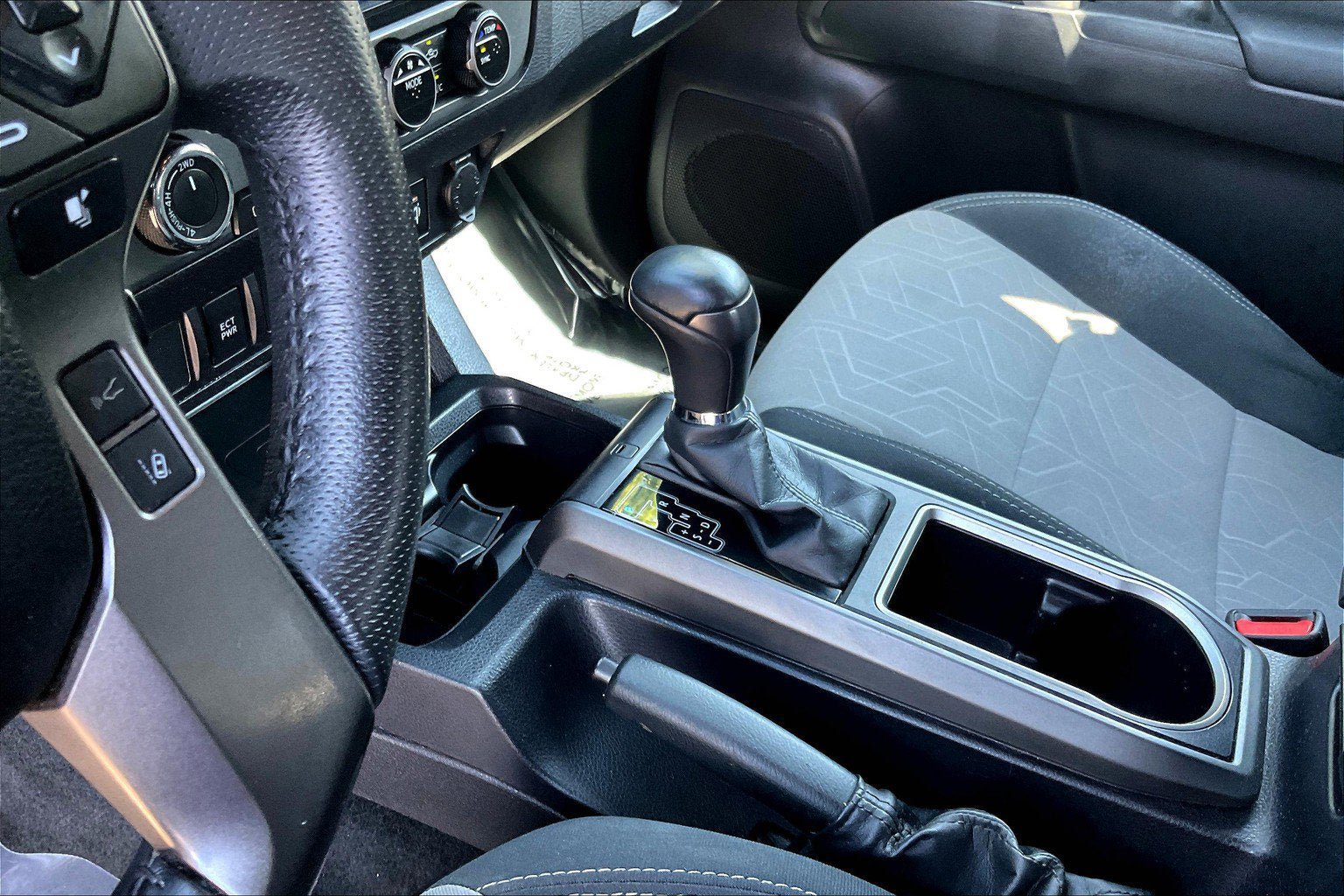 Used 2022 Toyota Tacoma TRD Off-Road AWD/4WD image 16