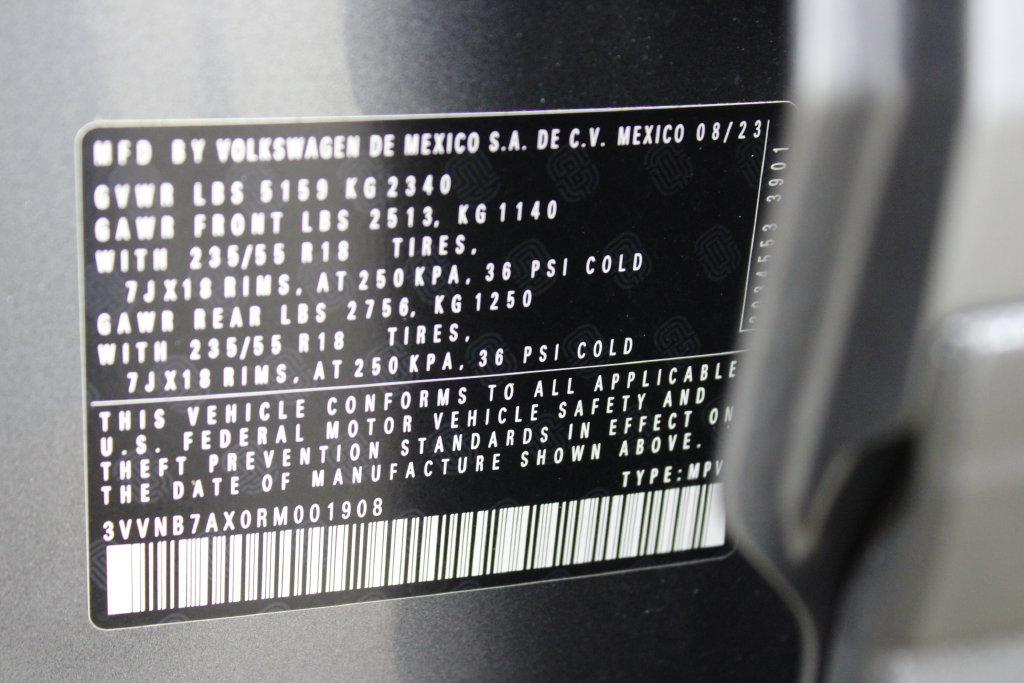 Used 2024 Volkswagen Tiguan SE w/ Panoramic Sunroof Package FWD image 31