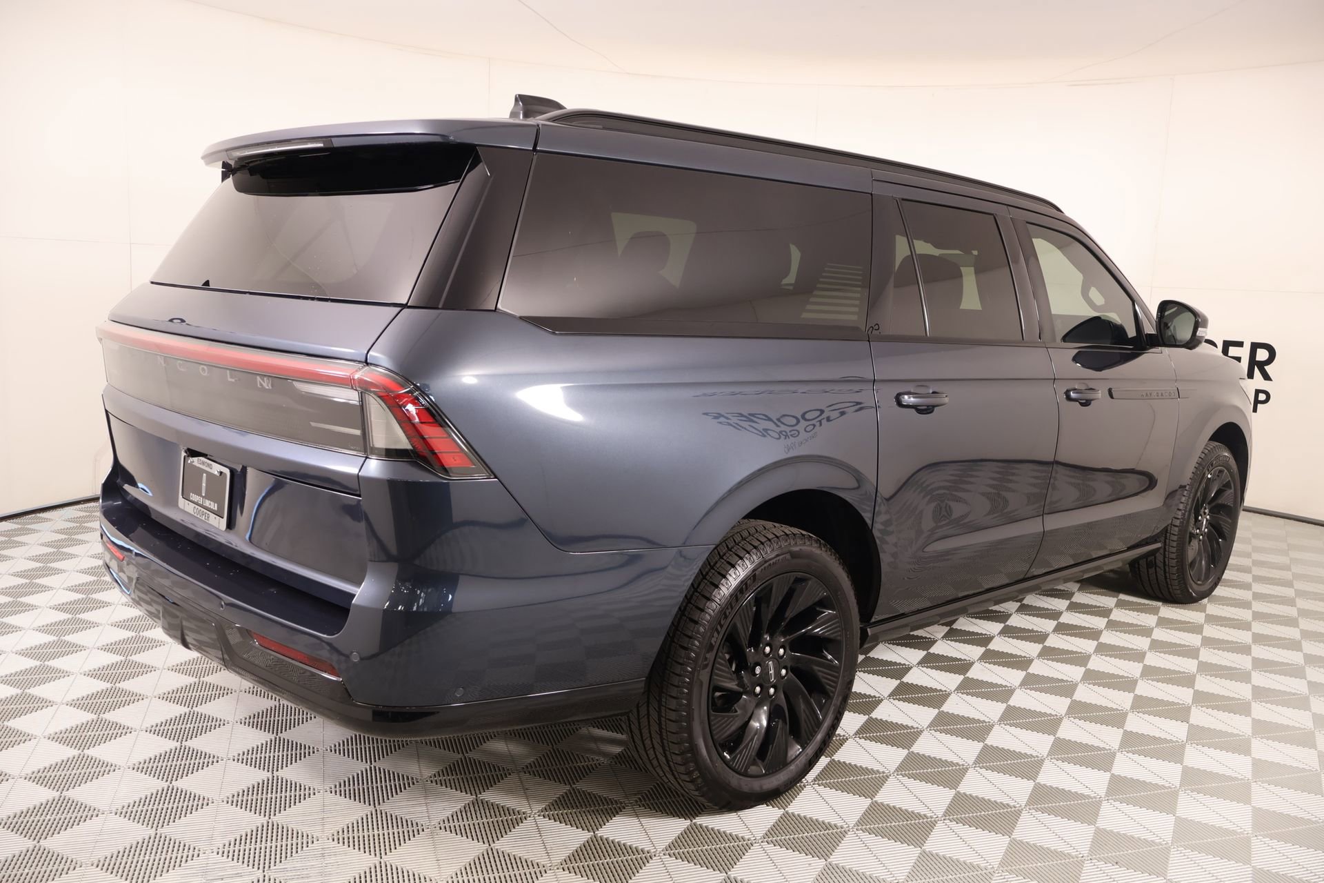 New 2025 Lincoln Navigator L Reserve w/ Jet Appearance Package AWD/4WD image 23
