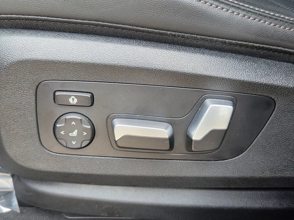 Used 2023 BMW X5 sDrive40i w/ M Sport Package RWD image 11