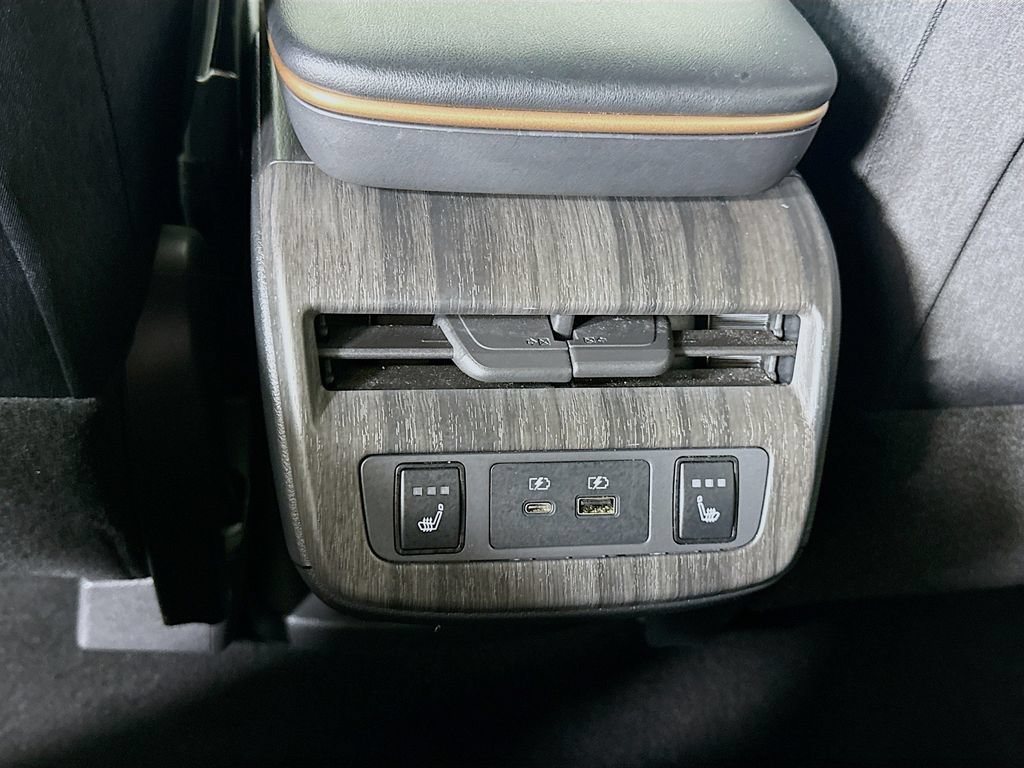 Used 2023 Nissan Ariya AWD image 28
