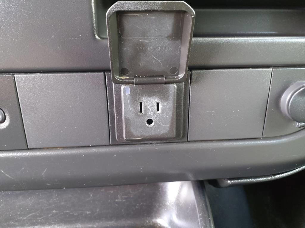 Used 2018 Chevrolet Express 2500 w/ Driver Convenience Package image 25