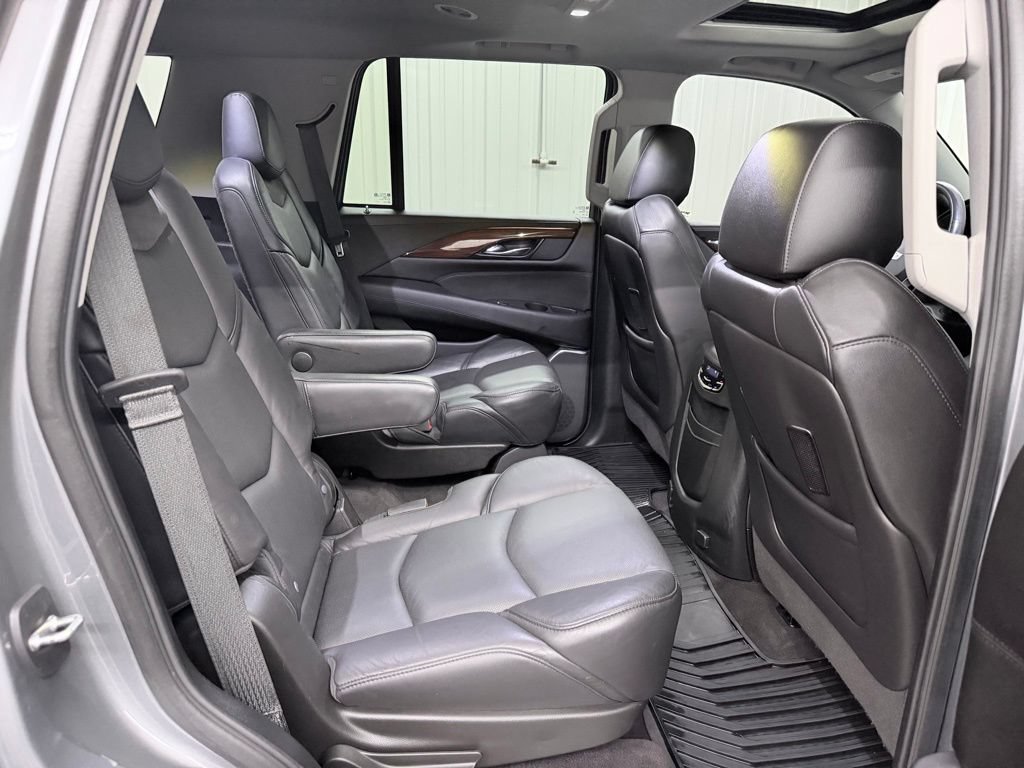 Used 2020 Cadillac Escalade Luxury w/ LPO, Radiant Package AWD/4WD image 39