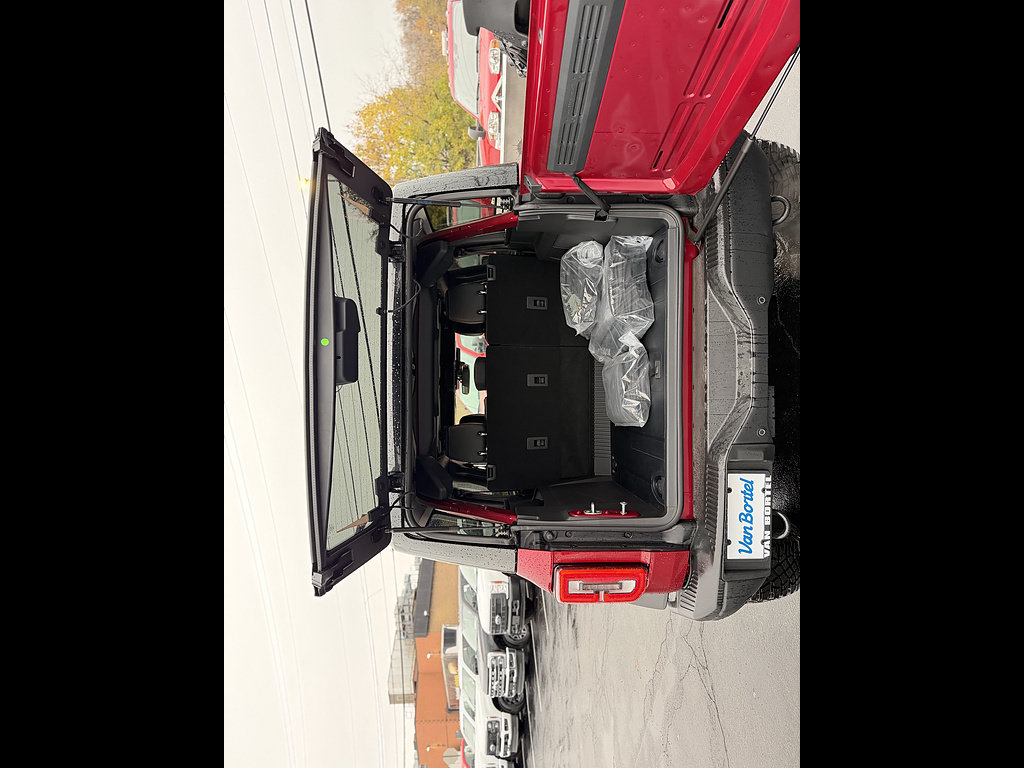 Used 2025 Ford Bronco Badlands AWD/4WD image 4