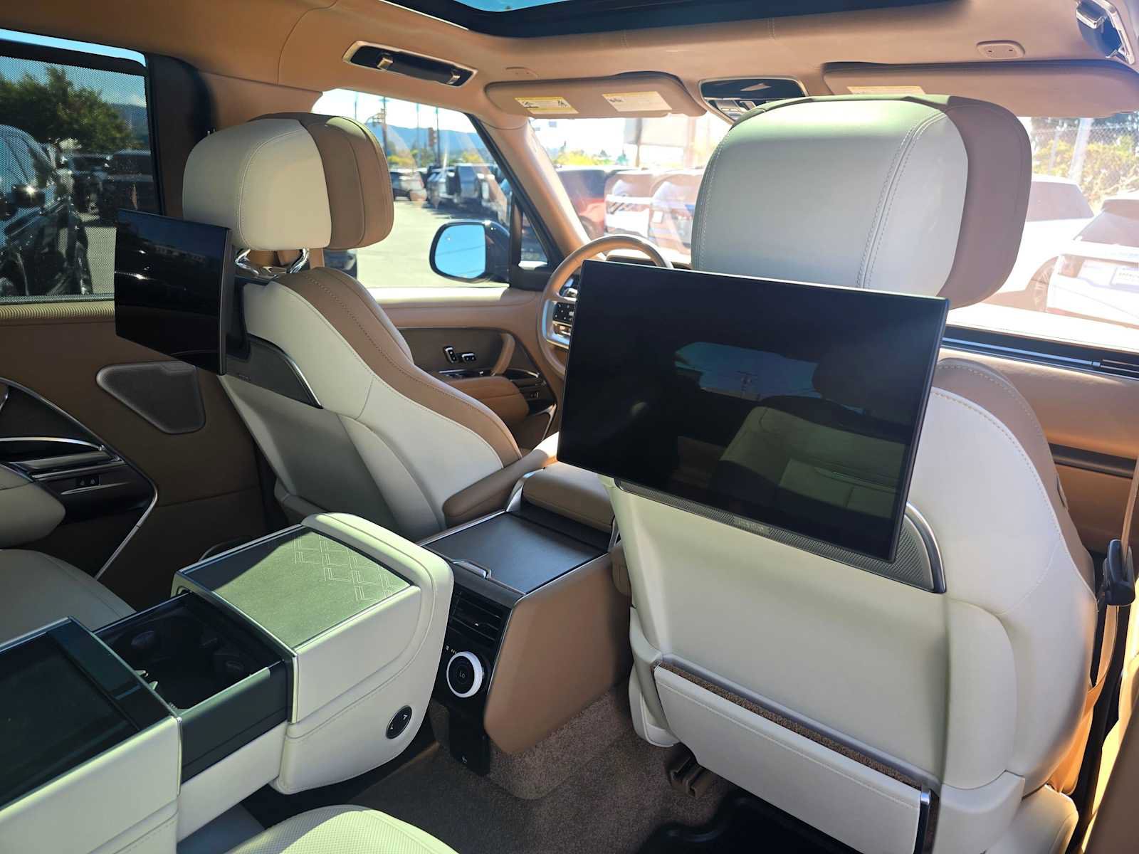 Used 2023 Land Rover Range Rover SV AWD/4WD image 13