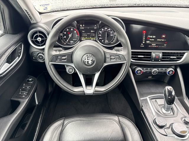 Used 2019 Alfa Romeo Giulia w/ Cold Weather Package RWD image 12