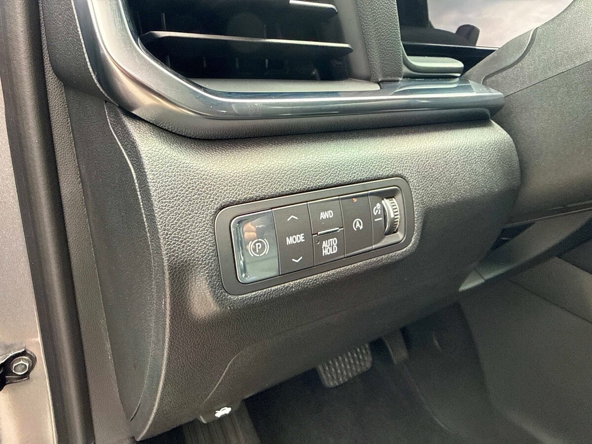 Used 2025 GMC Terrain Elevation w/ Elevation Premium Package AWD/4WD image 19