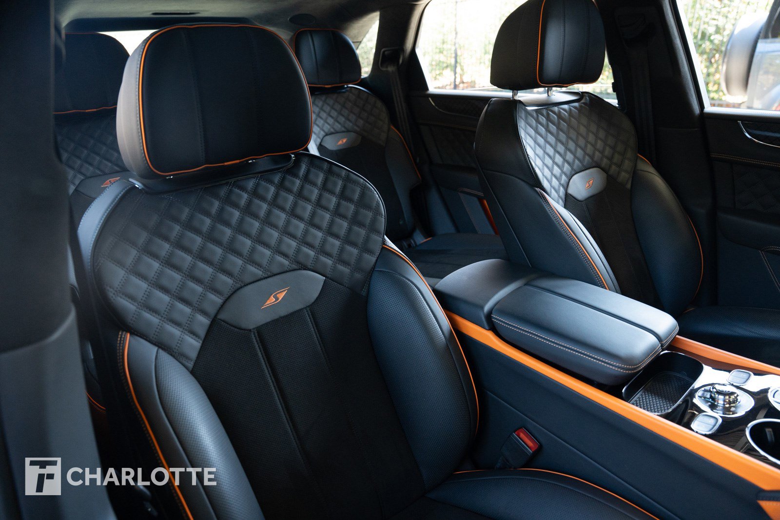 Used 2025 Bentley Bentayga image 31