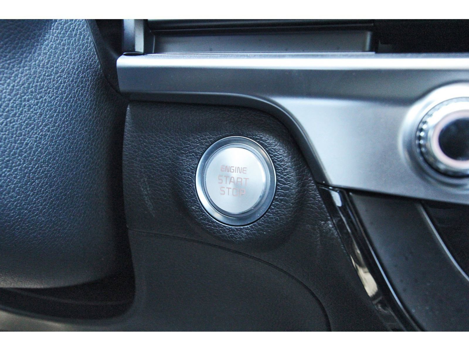 Used 2025 Kia Telluride EX w/ EX Captain's Chair Package image 20