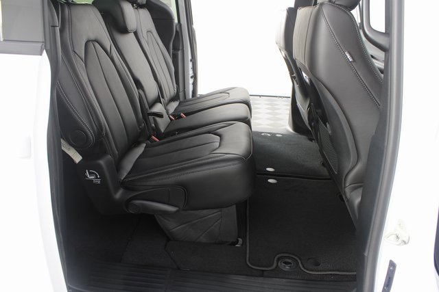 New 2026 Chrysler Pacifica Select image 22
