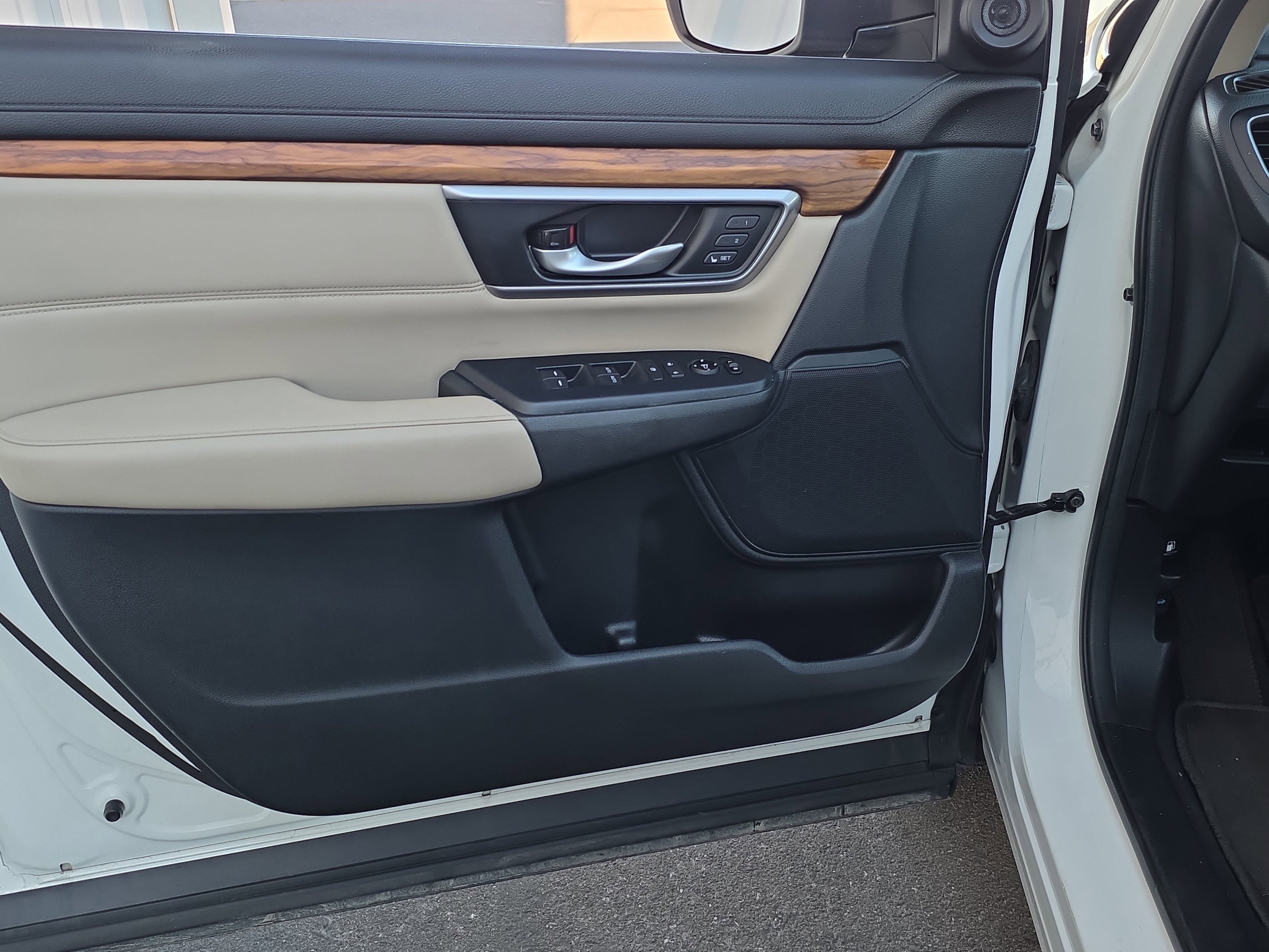 Used 2018 Honda CR-V Touring image 12