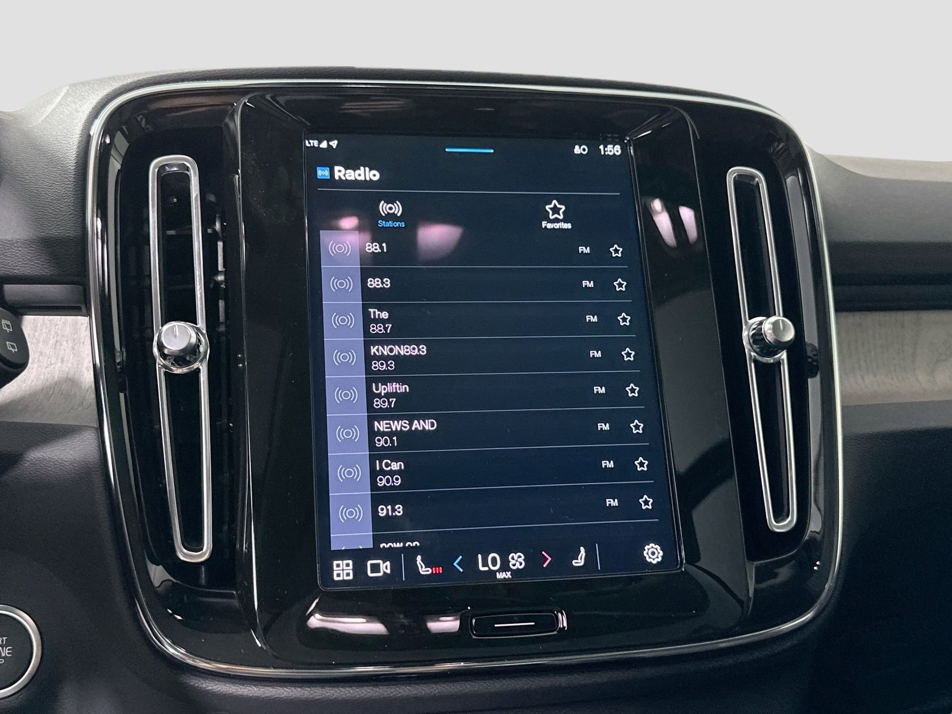 New 2025 Volvo XC40 B5 Ultra w/ Protection Package Premier image 10