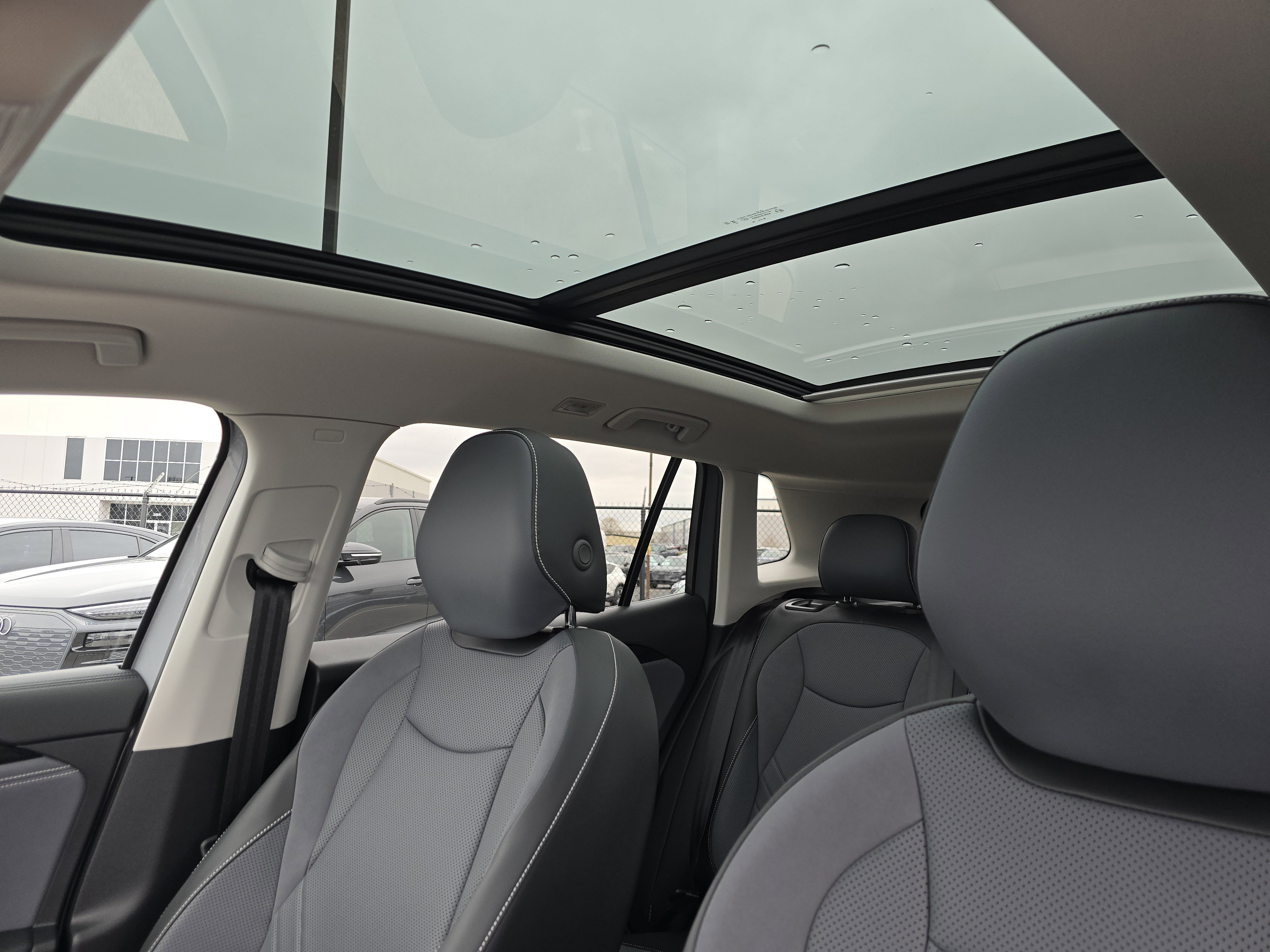 New 2026 Volkswagen Tiguan SE image 9