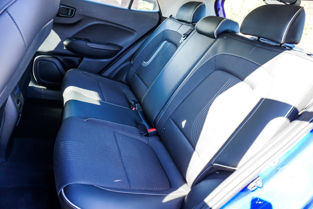 Used 2025 Hyundai Venue Limited FWD image 7