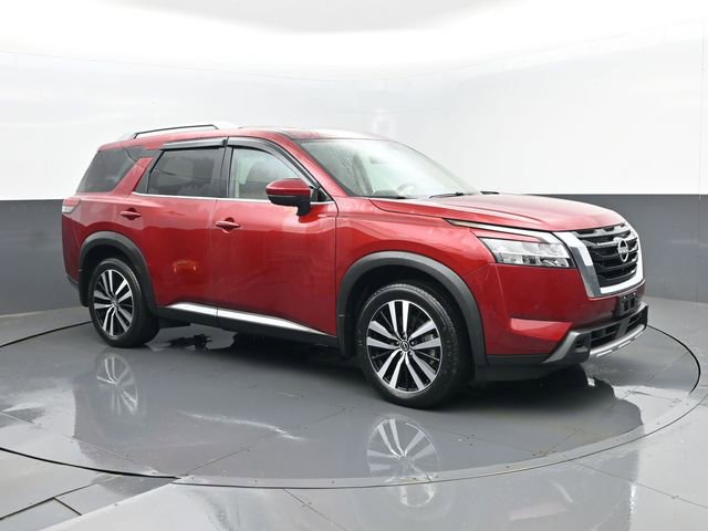 Used 2024 Nissan Pathfinder Platinum w/ Cargo Package image 3