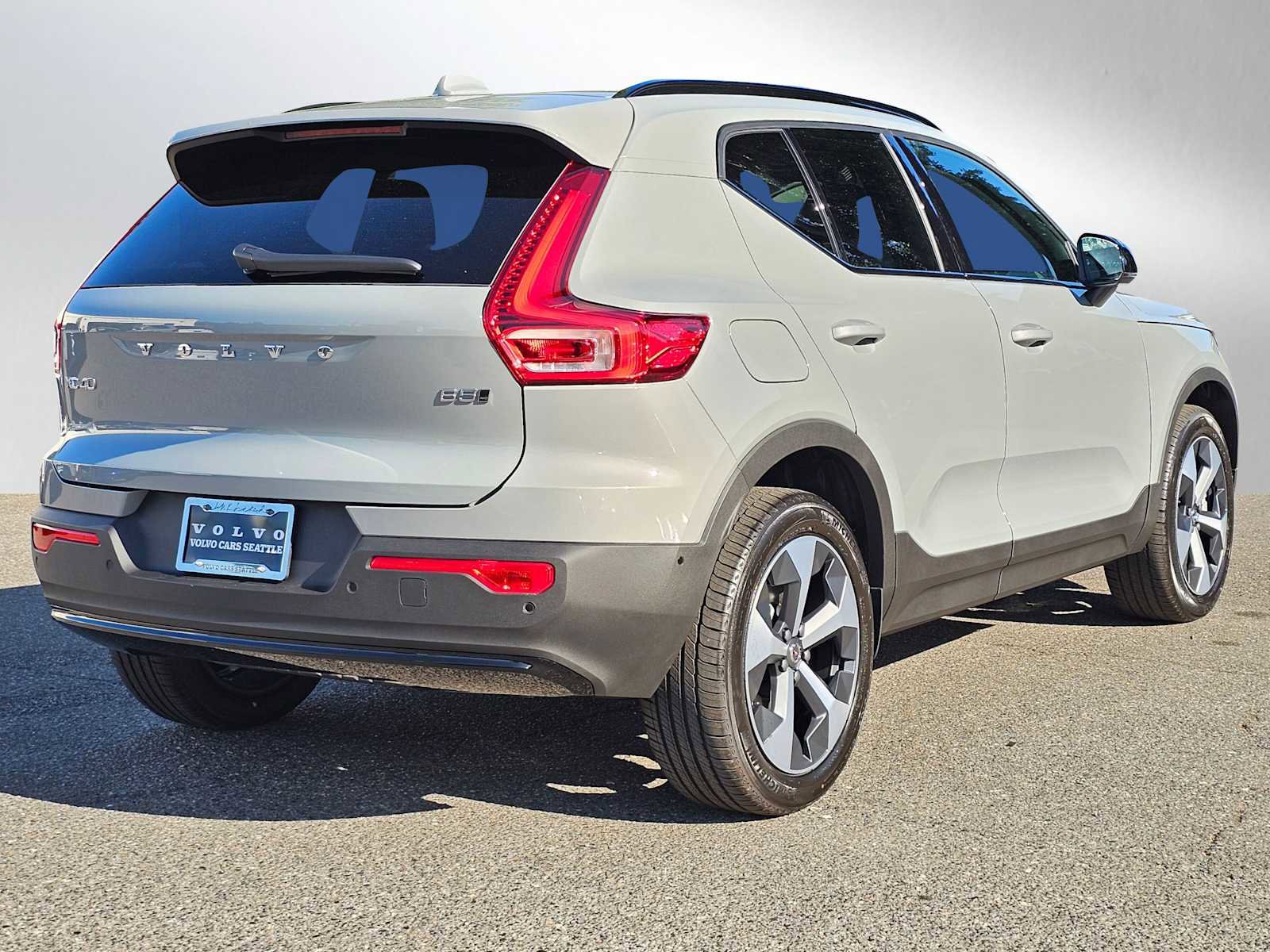 New 2026 Volvo XC40 B5 Plus w/ Protection Package Premier image 7