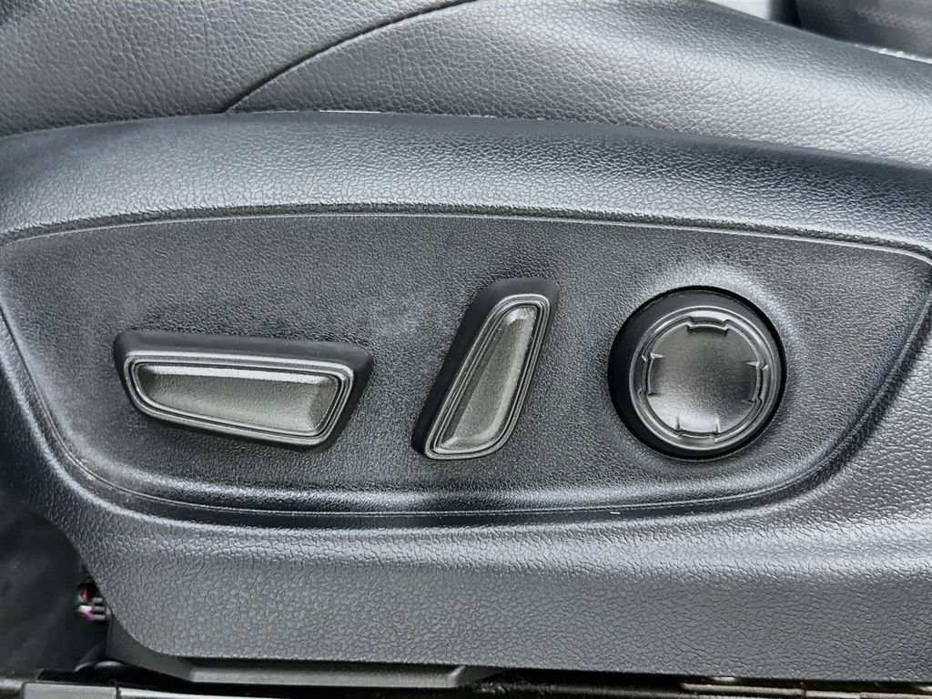 Used 2024 Toyota Tacoma TRD Off-Road w/ TRD Off Road Premium Package AWD/4WD image 19