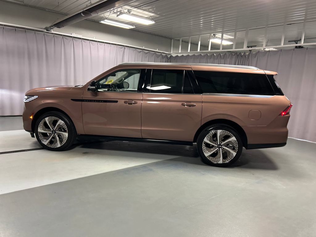 Used 2025 Lincoln Navigator L Black Label image 4