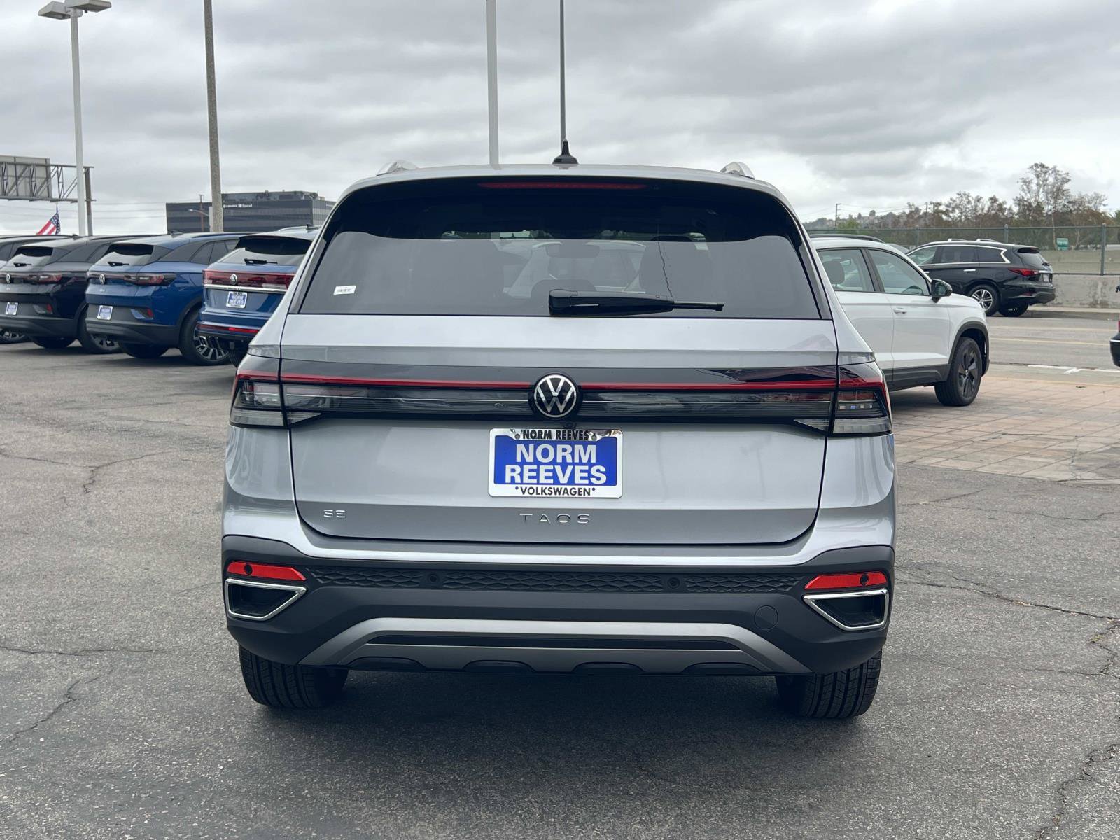 New 2026 Volkswagen Taos SE FWD image 25