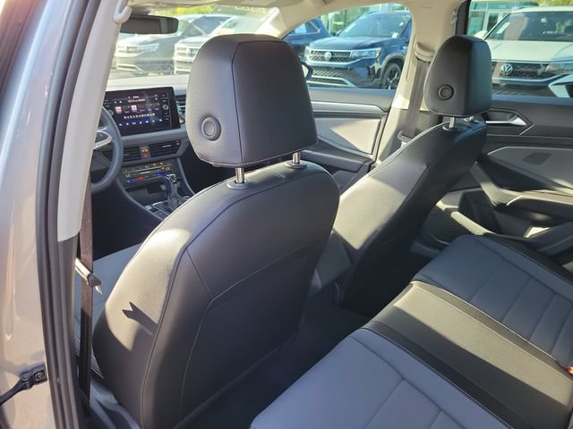 Certified 2026 Volkswagen Jetta SE FWD image 9