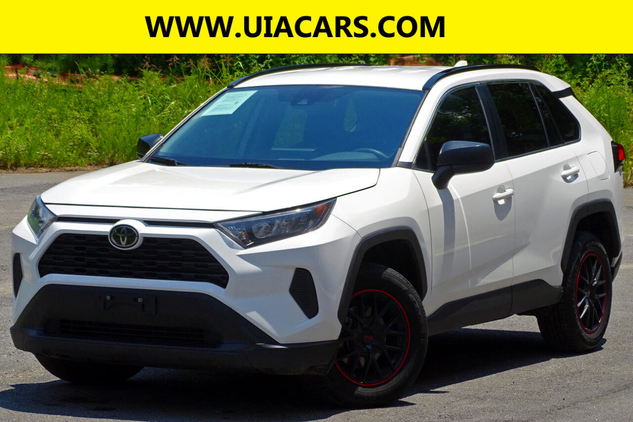 Used 2021 Toyota RAV4 LE image 2