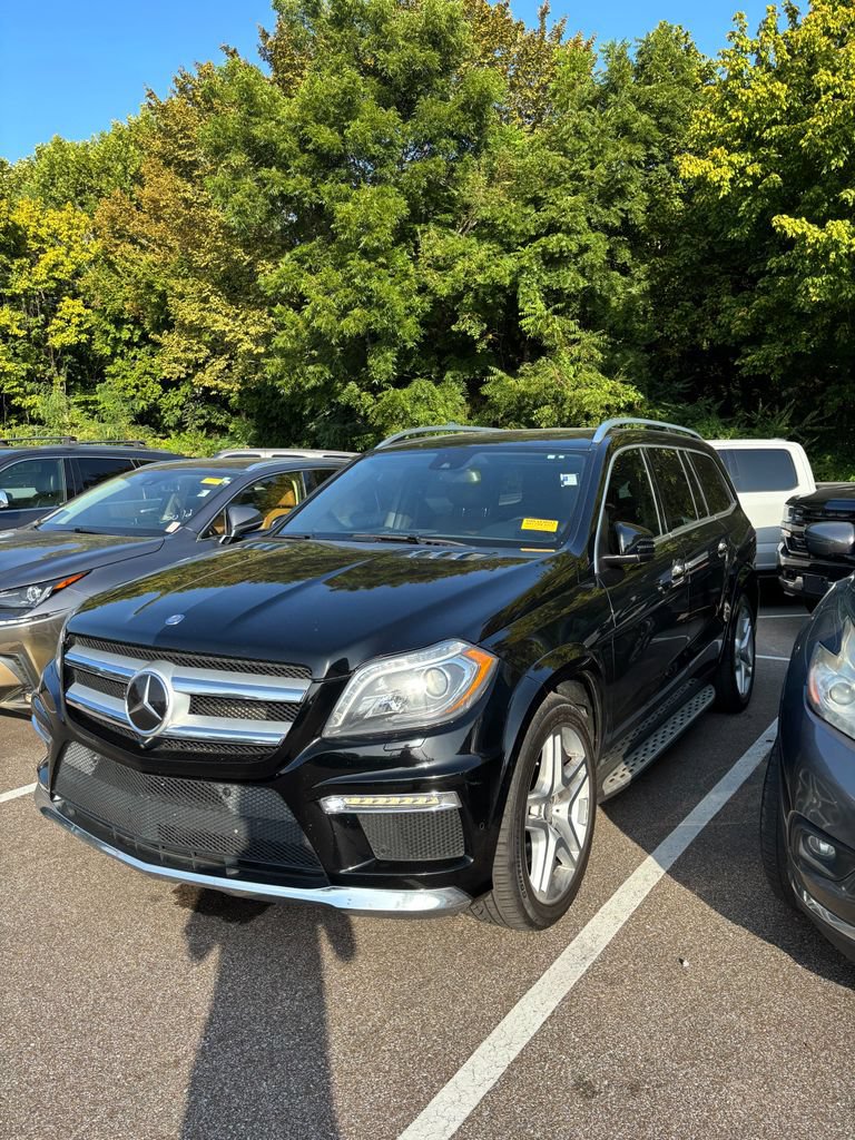 Used 2016 Mercedes-Benz GL 550 4MATIC image 3