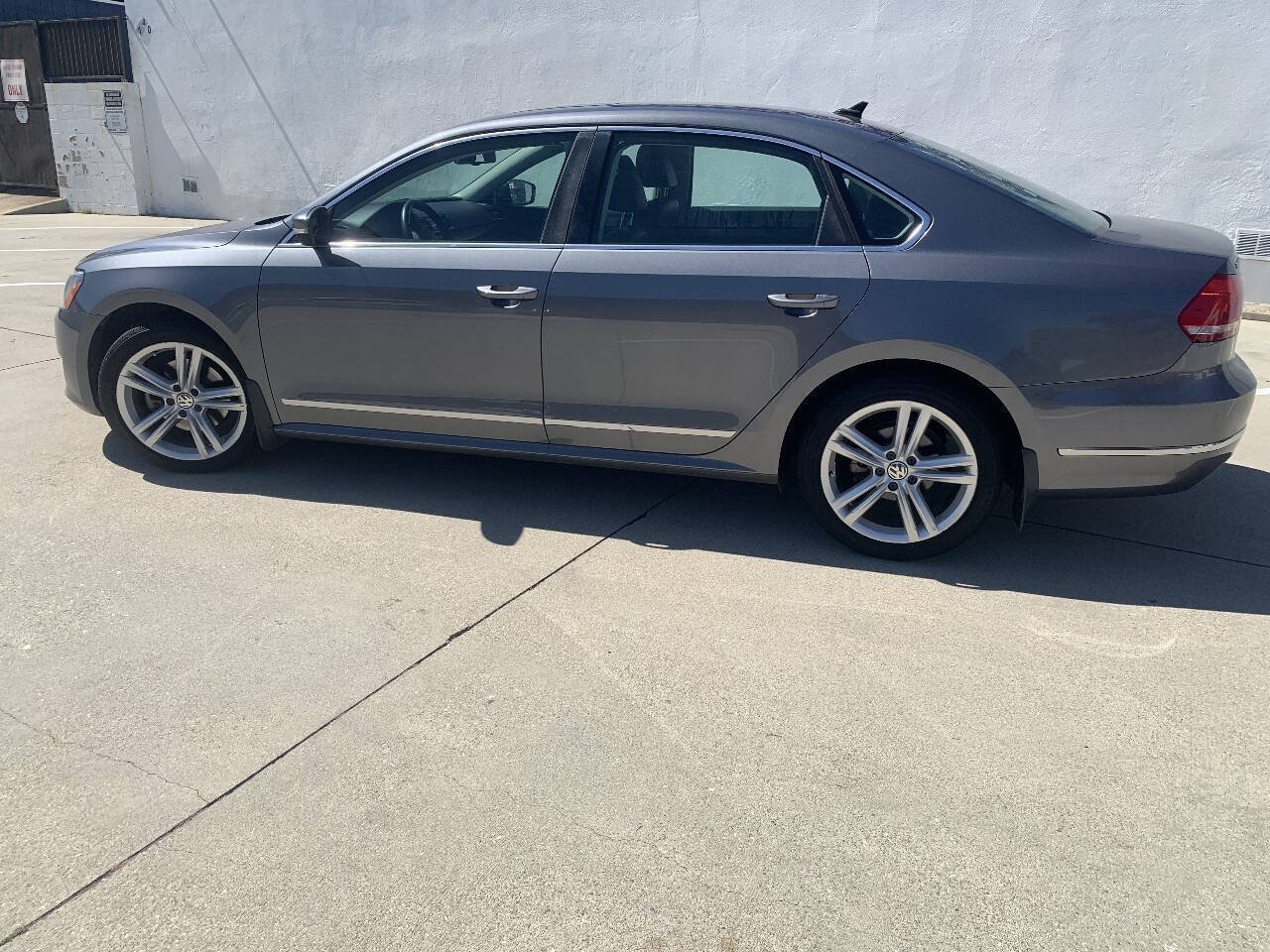 Used 2014 Volkswagen Passat TDI SEL Premium FWD image 12