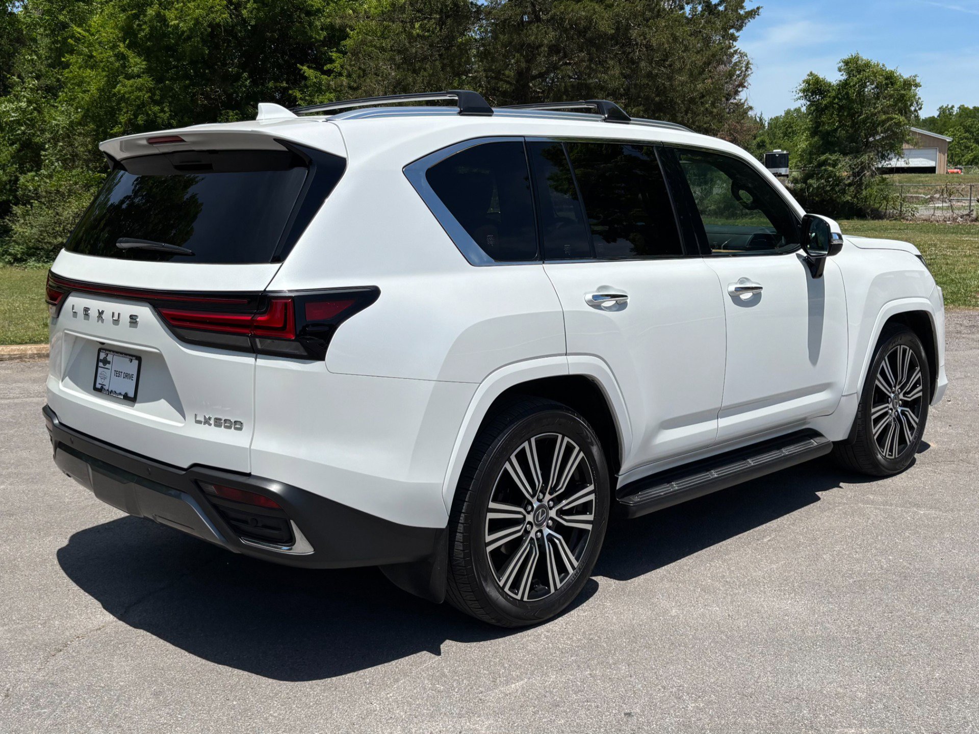 Used 2025 Lexus LX 600 4WD w/ Accessory Package (2T) image 3
