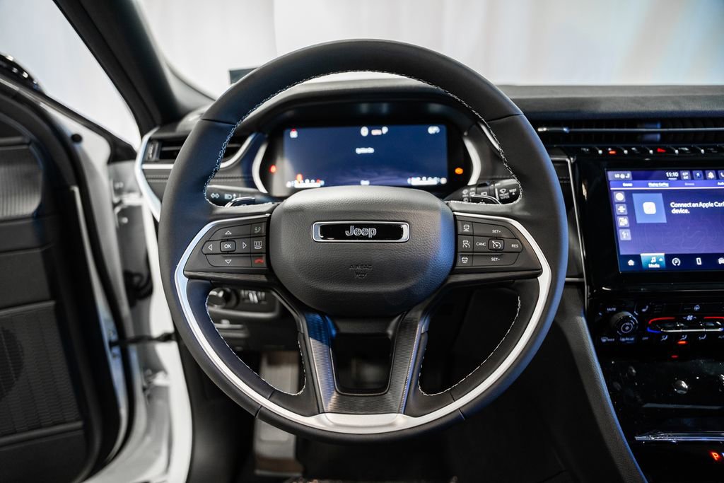 New 2025 Jeep Grand Cherokee Altitude image 27