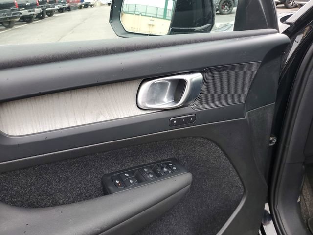 Used 2025 Volvo XC40 B5 Core image 24